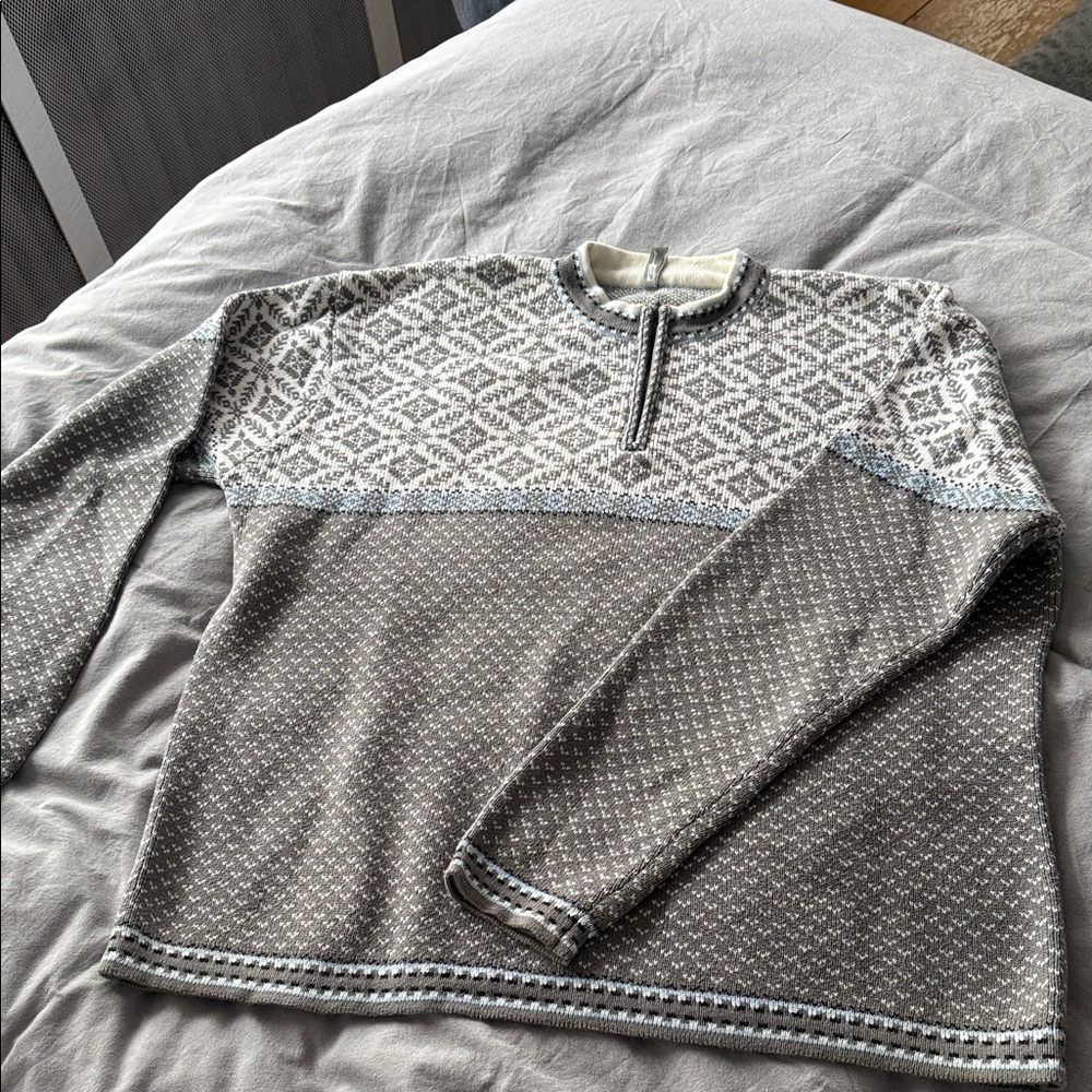 Hanna Andersson Gray and White Crewneck Sweater